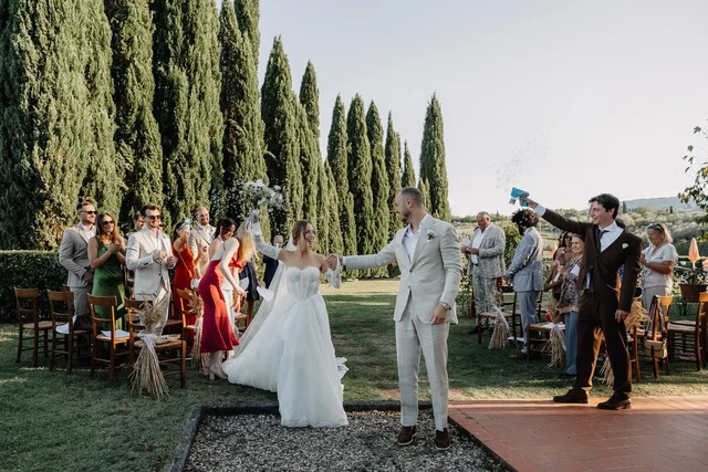 Cerimonia tra i cipressi a Casa Renai, San Gimignano