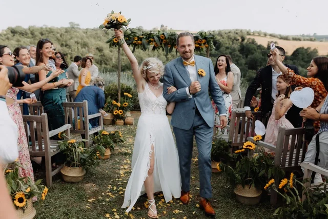 Uscita degli sposi tra gli invitati a Il Grande Prato, Castelfiorentino