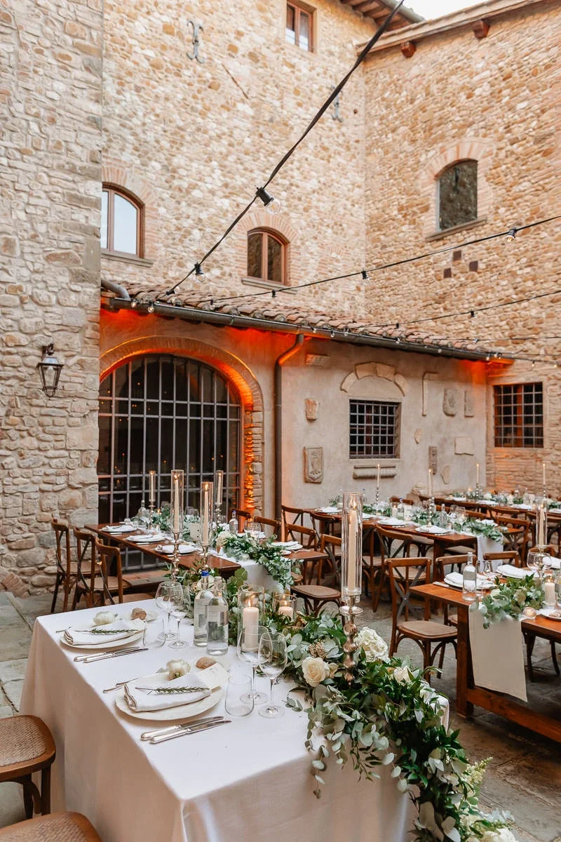 Tavola nel cortile del Castello di Bibbione